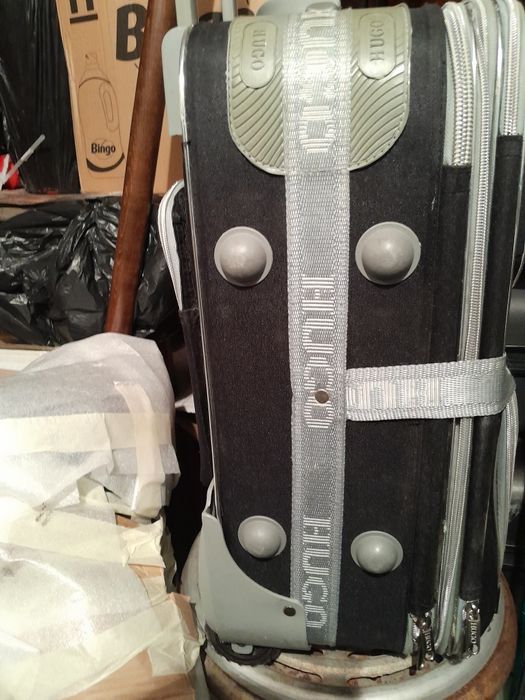 Много  здрав  куфар  Hugo с колелца