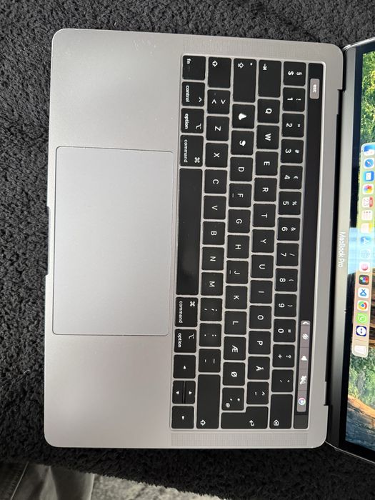 Macbook Pro 13.3” 400 de cicluri