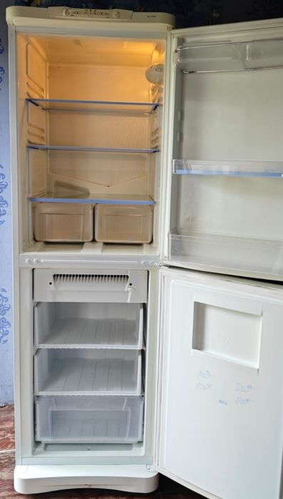 Холодильник Indesit