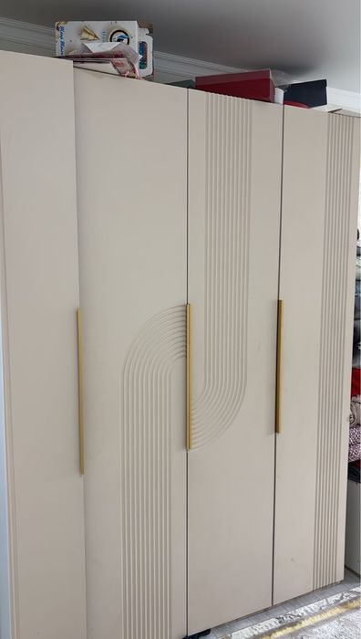 Продается Шкаф гардеробный-платяной