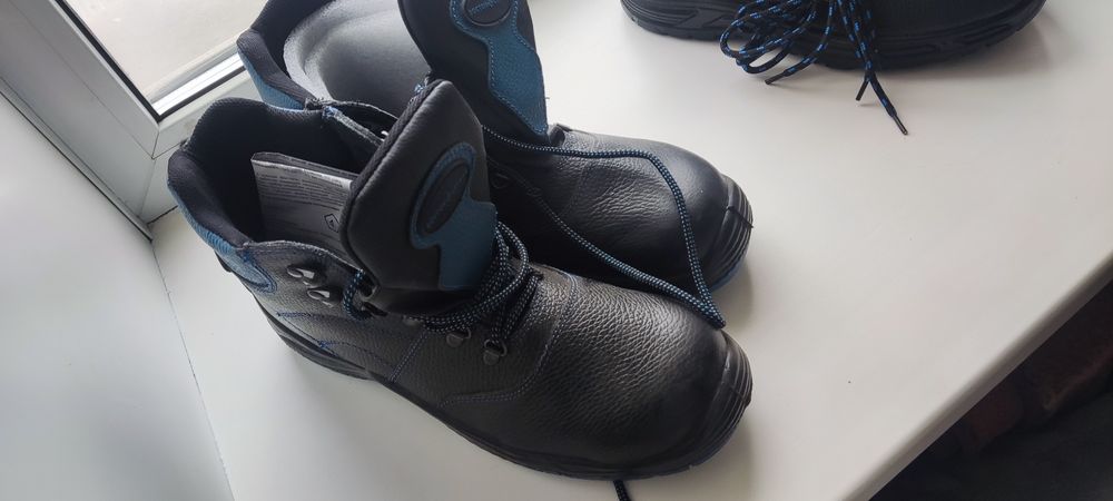 Продам обувь рабочую