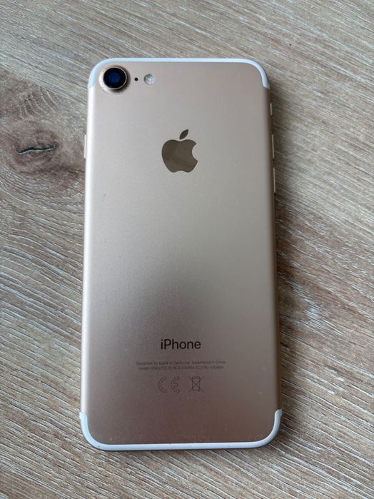 Продавам iPhone 7