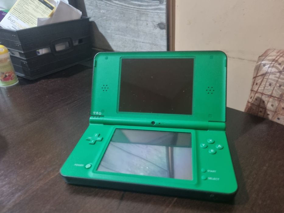 Nintendo DSi XL с 8GB SD карта