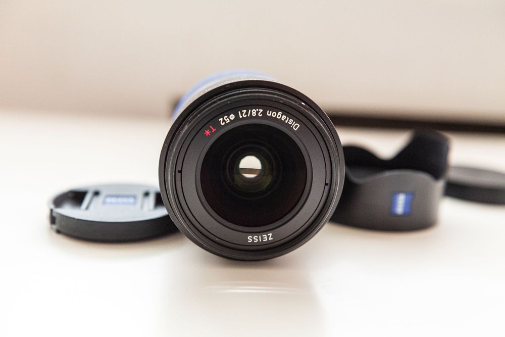 Продавам Zeiss Loxia 21/2,8
