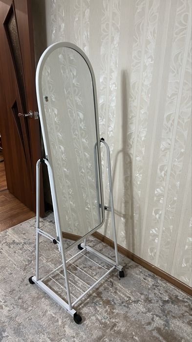 Зеркало напольное