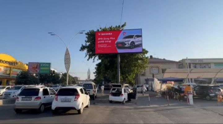 Toshkent shaxri Yangi Yolda tashqi reklama xizmatlari.
