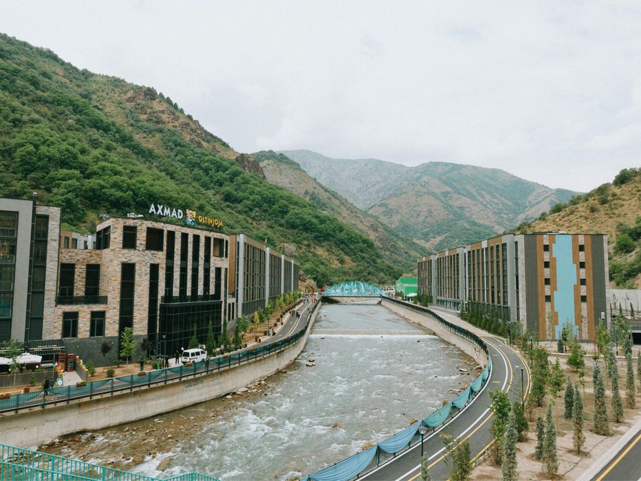 Ugam riverda 2 xonali apartament kunlik ijaraga beriladi