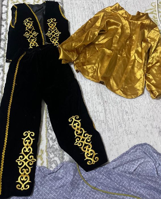 Продам новогодние костюмы