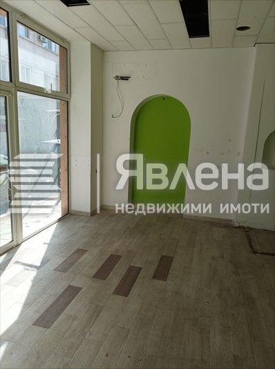 Дава се под наем Магазин в София, Център - 30 кв.м за 300 € - Снимка #1