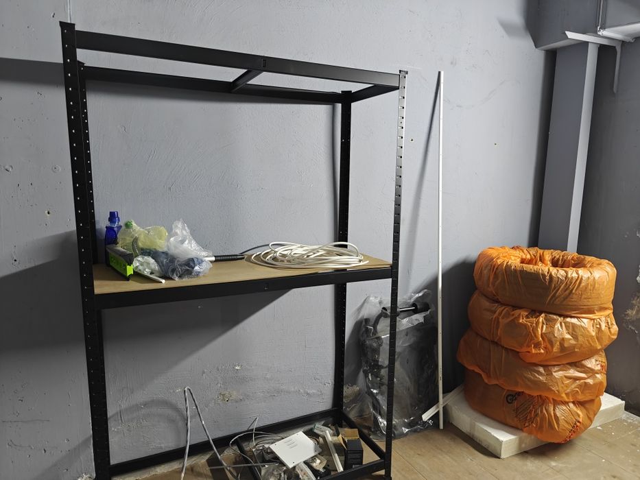 Стелаж за осем гуми