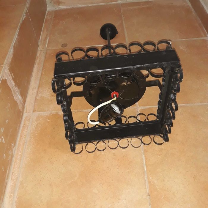 Продавам полилей от ковано желязо