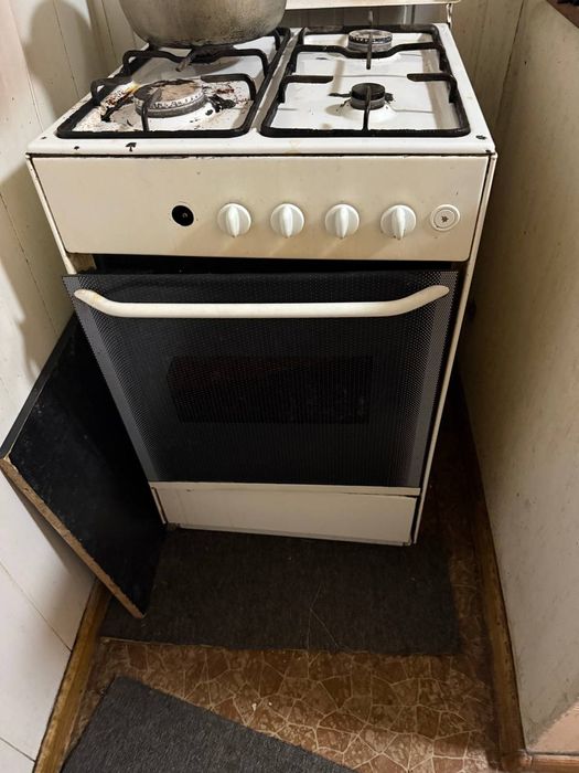 Газовая плита. В рабочем состоянии