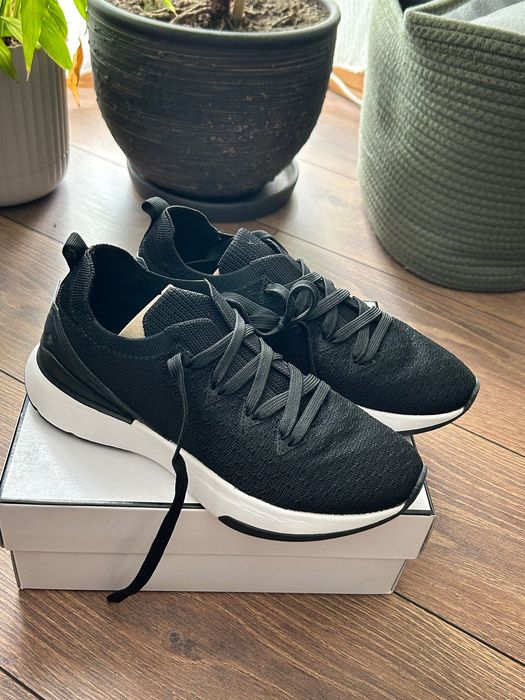 Guess чисто нови обувки