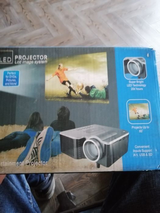 proiector led multimedia 8K cu android