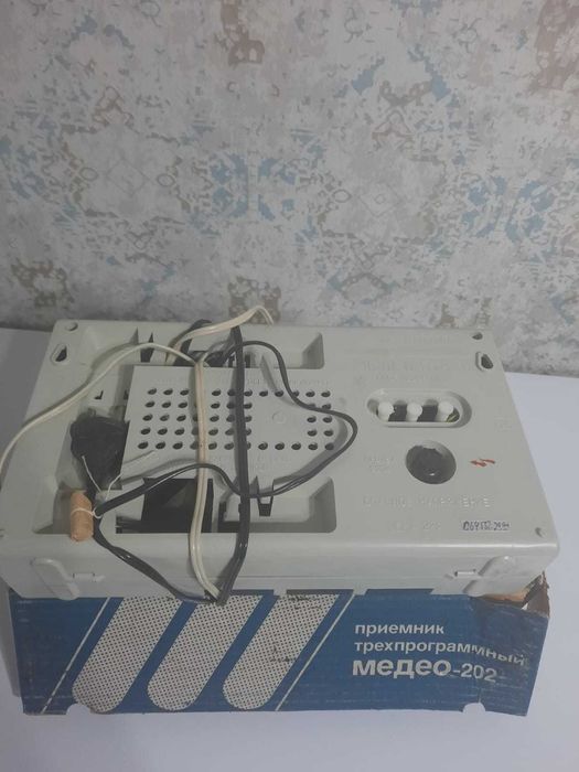 Продам радио медео-202