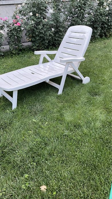 Шезлонг-лежак складной