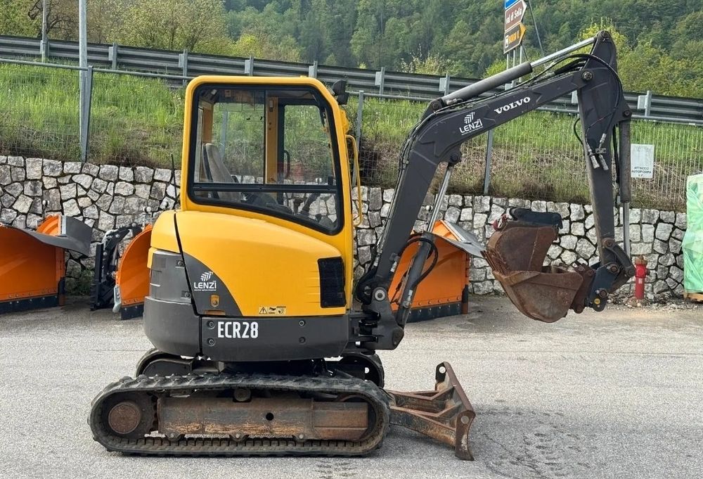 Miniexcavator Volvo ECR 28