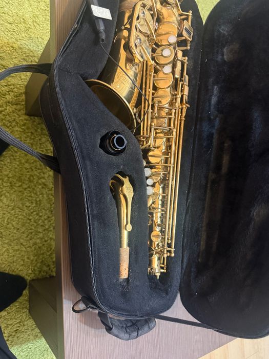 Saxofon Jupiter ,schimbat recent arcuri si perinite!! Pret 2500 lei!