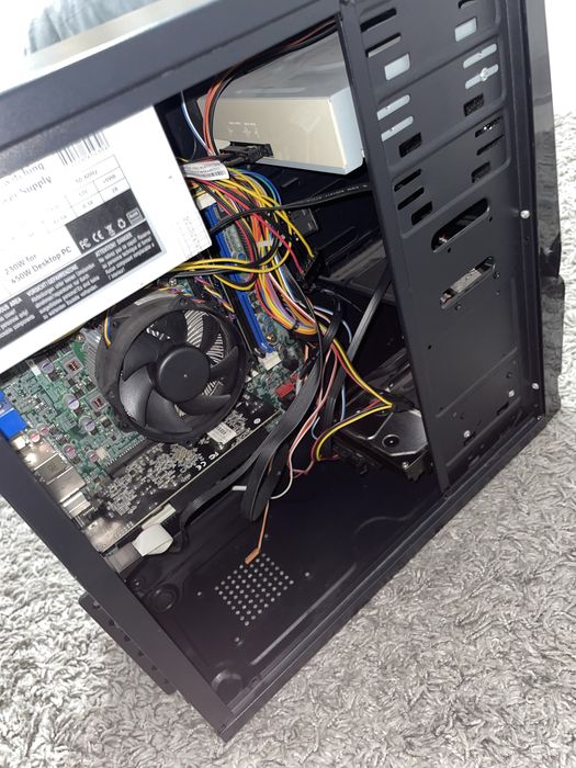 Vand PC Gaiming. (Cadou BOXE gaiming cu lumini RGB) 500 lei.