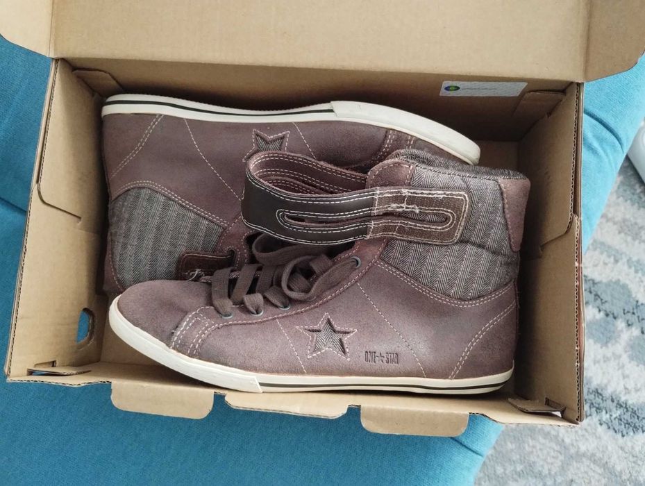 Cizme din piele năbuc și converse
