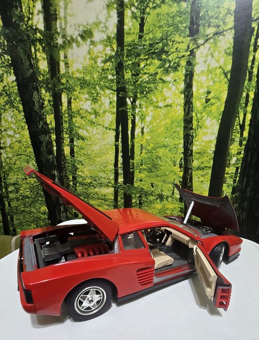 Ferrari Testarossa 1:18 Burago Italia
parbriz zgâriat puțin,