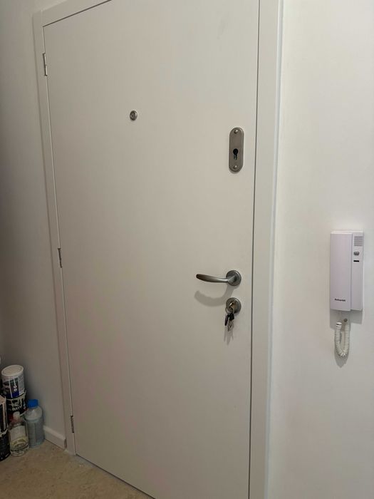 Входна врата за апартамент