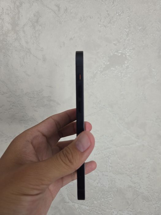 iPhone 12 в отличном состоянии
