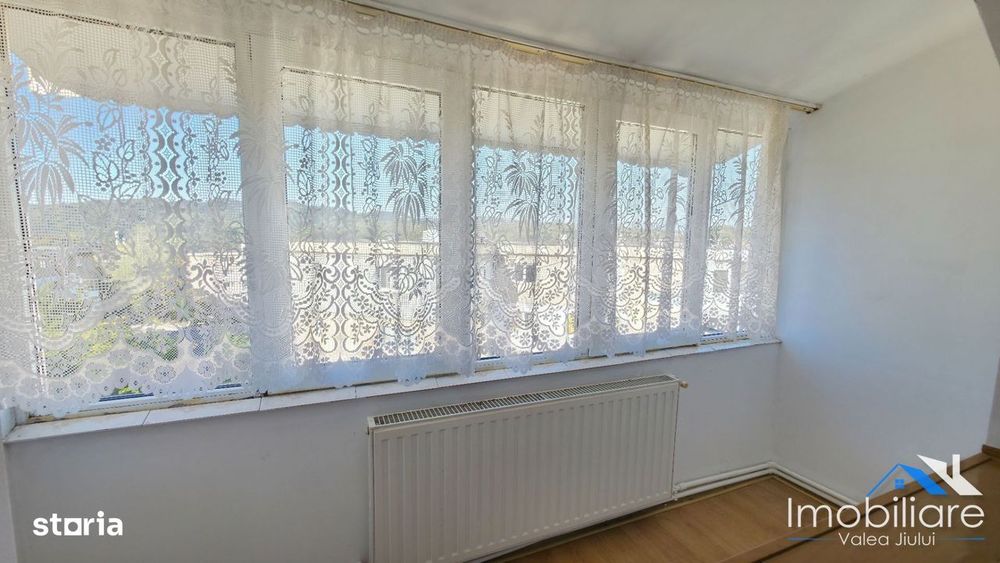 Apartament 3 camere de vânzare – Cocosvar, Vulcan