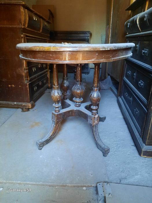 Продается антикварные столики.