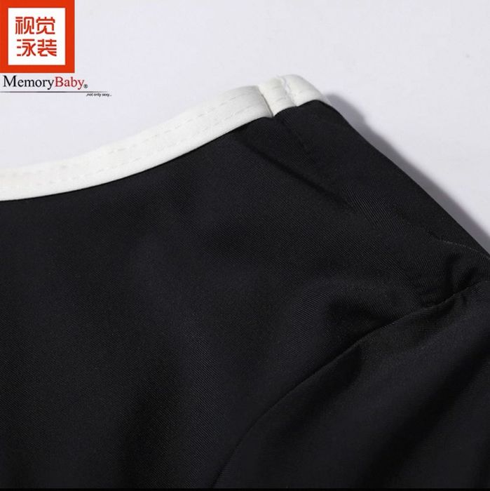 Новый скромный и стильный купальник