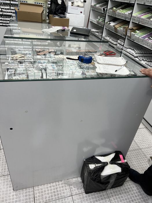 Vitrina Mebel sotiladi