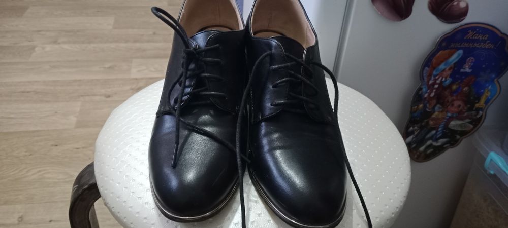 Продам женские туфли