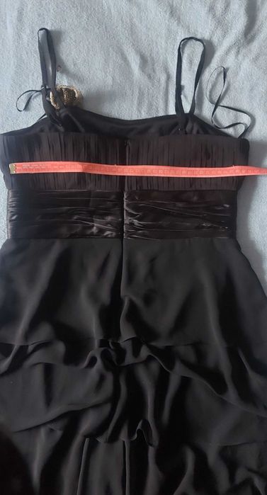 Rochie neagră midi cu volane