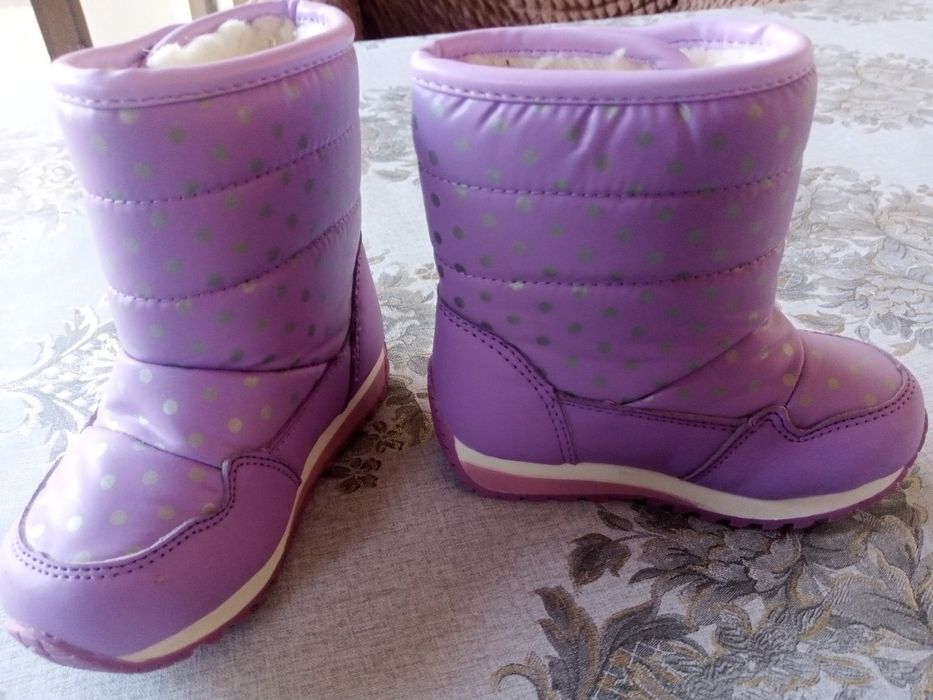 Продаются Сапожки для девочки