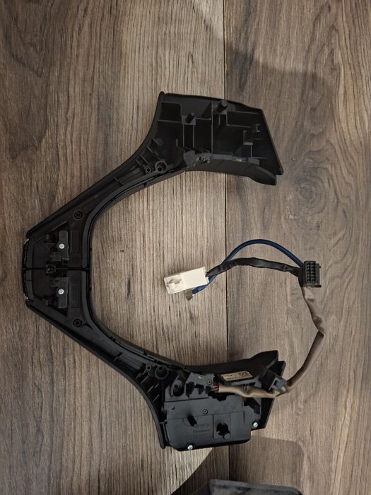 Comenzi volan + carcasa spate originala Toyota Corolla / Auris / RAV4