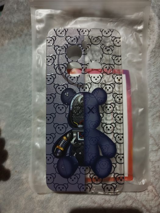 Офигенный чехол, на верхней строчке написано для какой марки.