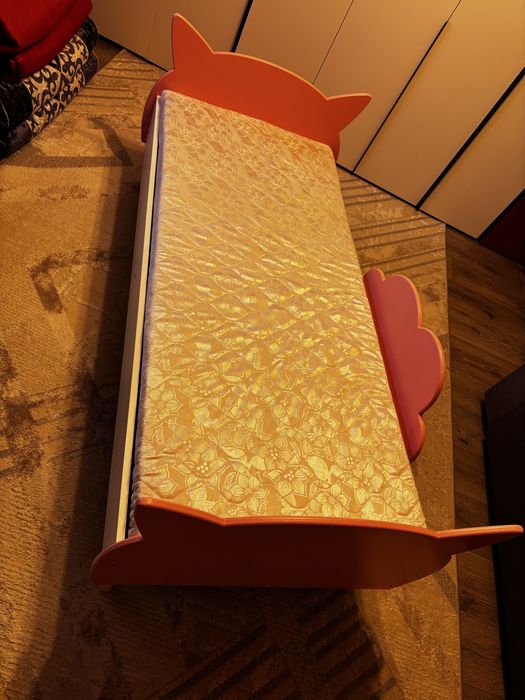 Продам кровать детскую с матрасом