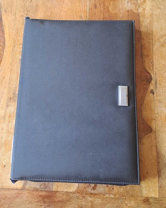 папка  за документи черен със синьо без/с цип Марксман Marksman А4