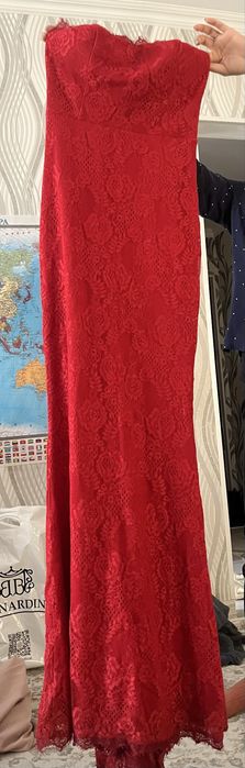 Платья вечерние