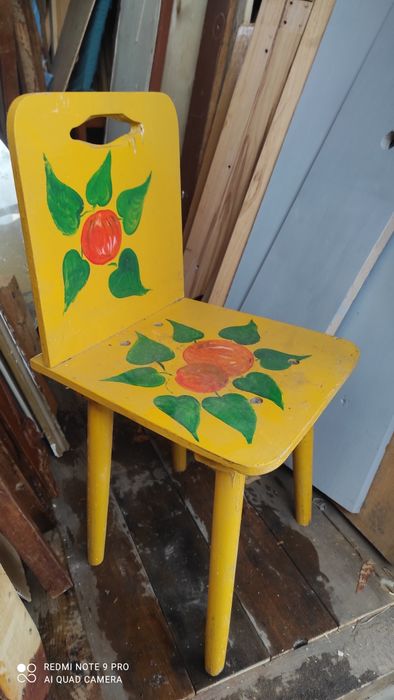 Стулья  и три кресла старые...