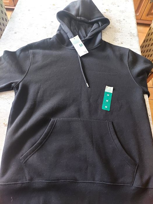 Vând doua hanorace și două haine de damă