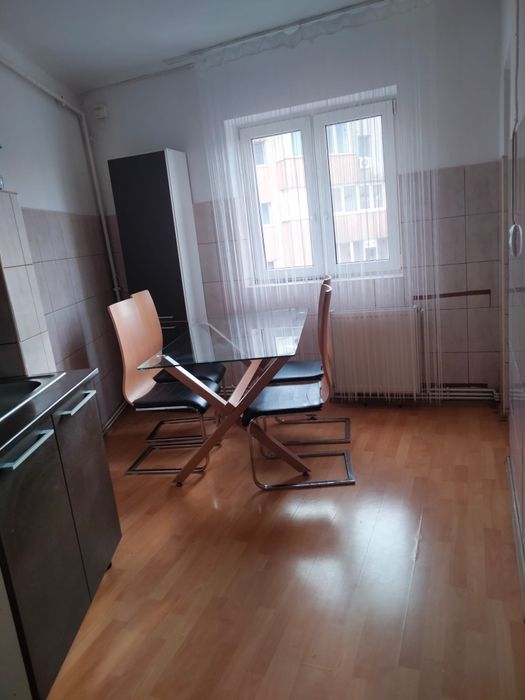 Inchiriez apartament