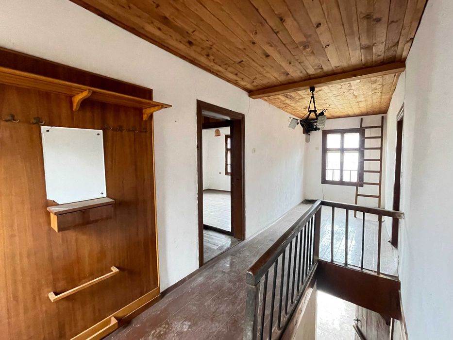 Продава се къща - с.Гарван