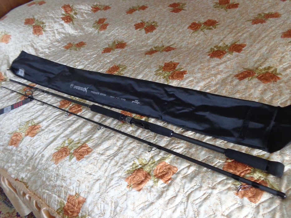 Нови спининг въдици за Сом(Fox Rage два броя) и Щука един брой.