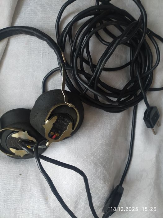 Наушники продам .