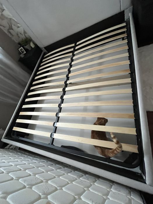 Продам двуспальную кровать