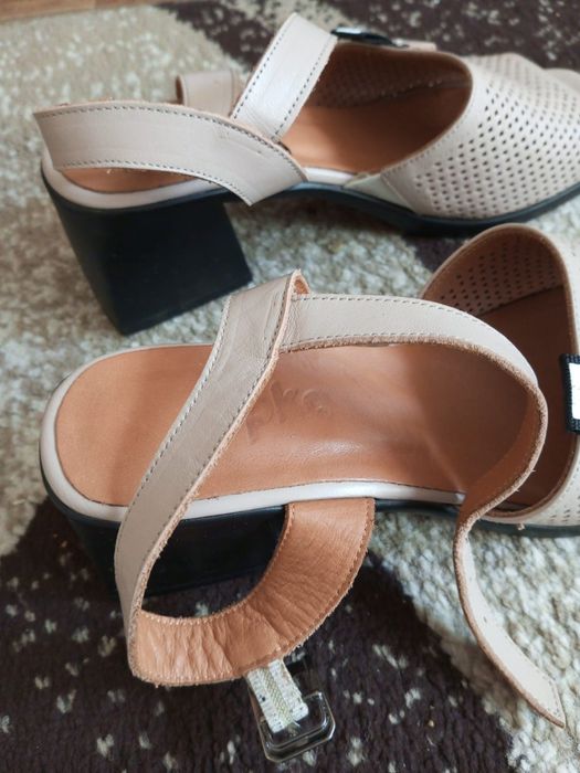 Продам кожаные босоножки