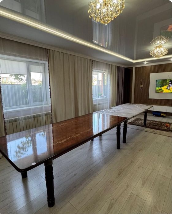 Продам стол и стуля для зала