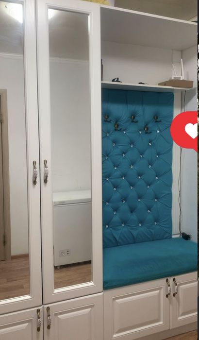 Распашной шкаф для прихожей.