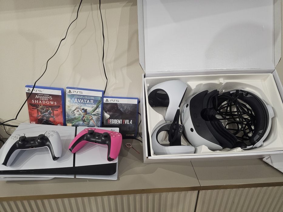 Като Нов! Playstation 5 Slim с 2 броя Джойстика, 3 игри, Виртуална реалност  PS VR2  и Остатъчна гаранция от 19 месеца